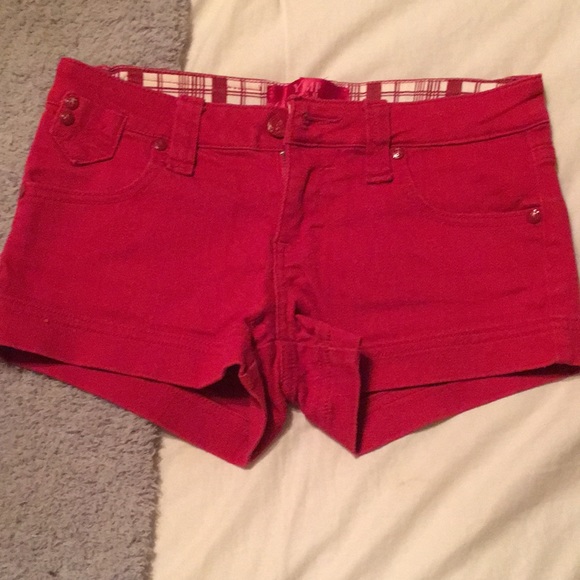 Red shorts - Picture 1 of 3